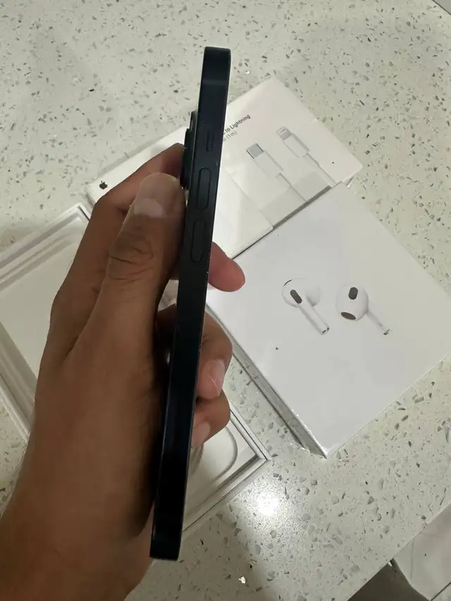 iPhone 14 128gb 79% battery health Accessories Pkg/Delivery - Photo 2