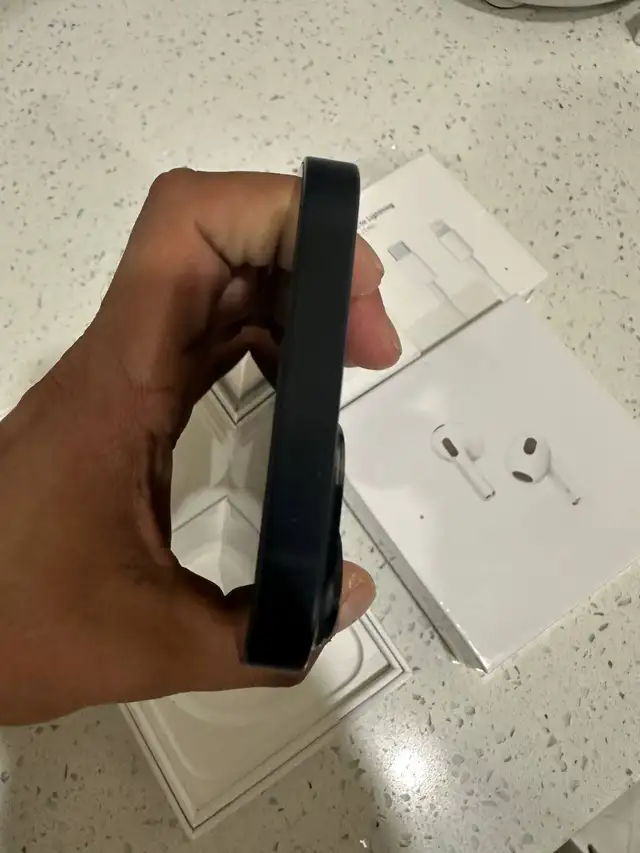 iPhone 14 128gb 79% battery health Accessories Pkg/Delivery - Photo 5