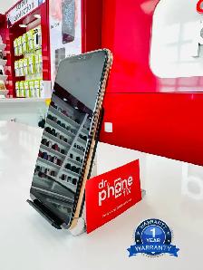 unlocked iphone 11 PRO MAX - (A Grade) in Cell Phones