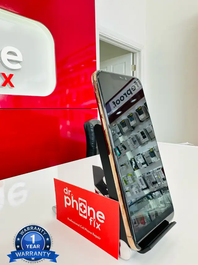 unlocked iphone 11 PRO MAX - (A Grade) in Cell Phones - Photo 3