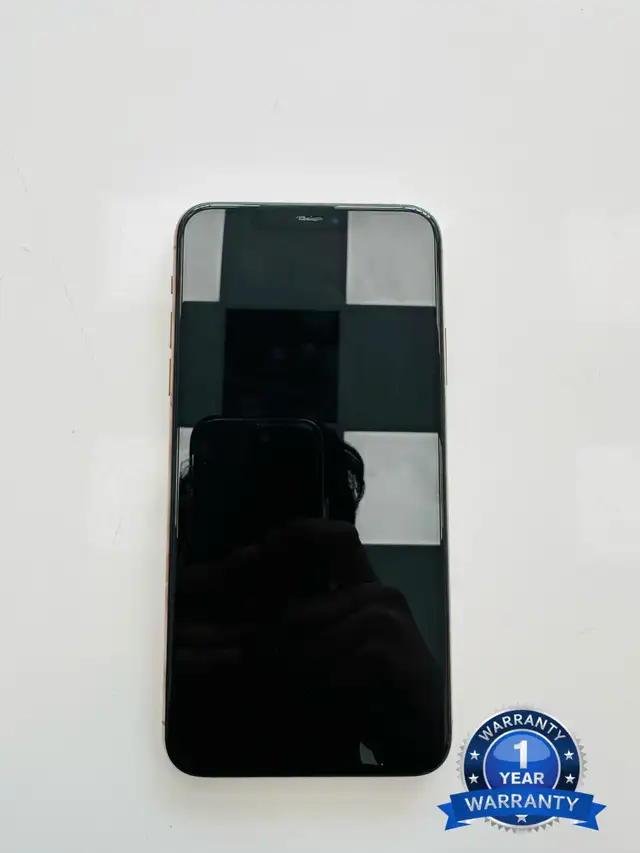 unlocked iphone 11 PRO MAX - (A Grade) in Cell Phones - Photo 4