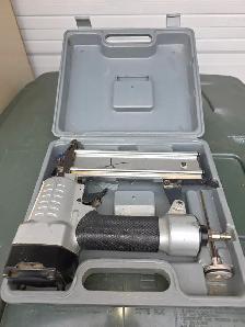 IDI Air Brad Nailer 18' Gauge With Hard Plastic Case And Nails