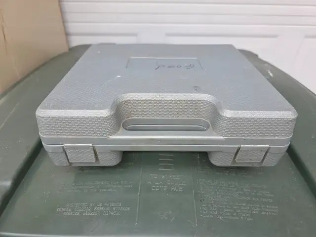 IDI Air Brad Nailer 18' Gauge With Hard Plastic Case And Nails - Photo 7