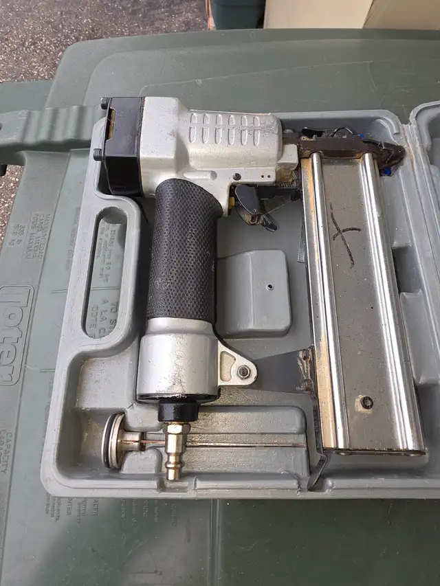 IDI Air Brad Nailer 18' Gauge With Hard Plastic Case And Nails - Photo 8