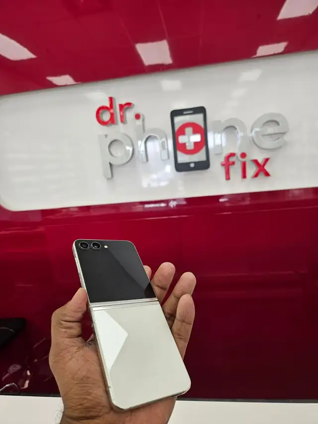 Unlocked Samsung Z Flip 5 (512 GB) $550 - Photo 3