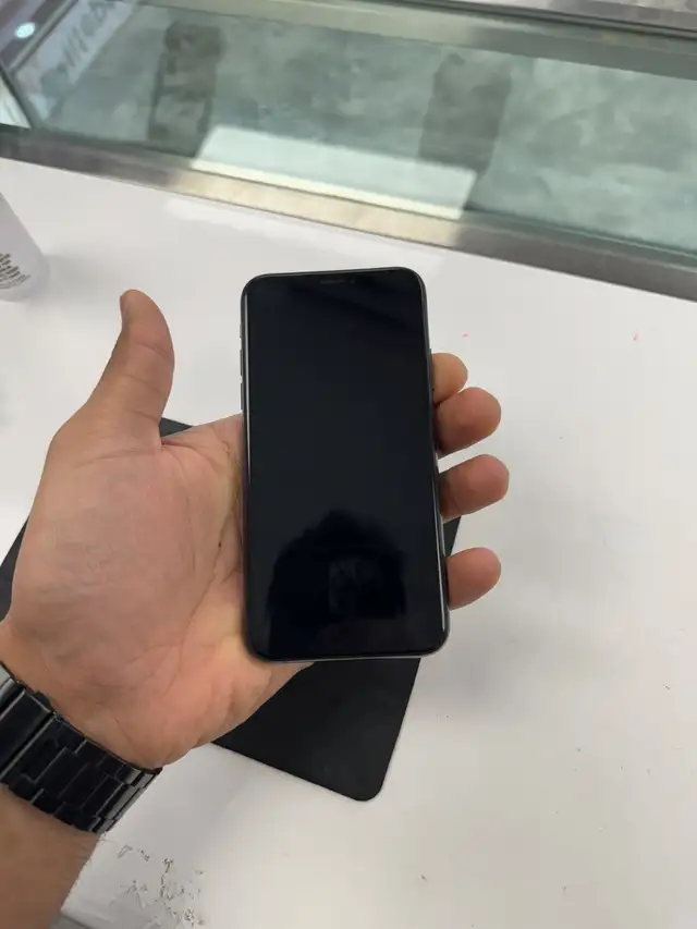 Unlocked Apple iPhone X with 1 year warranty - Photo 2