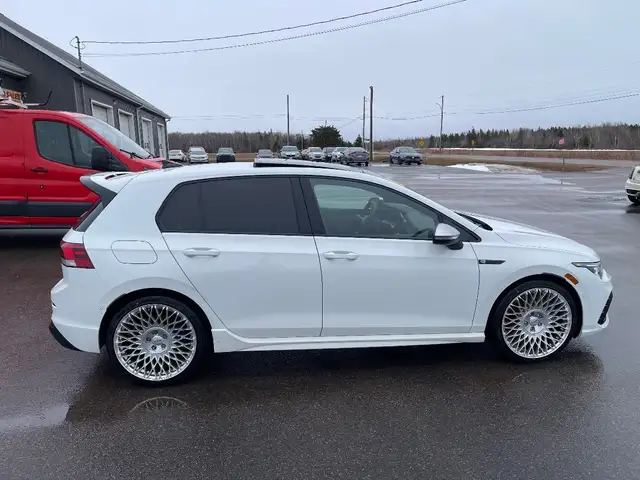 2024 Volkswagen Golf R - Photo 10