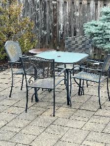 Patio set free to pick up