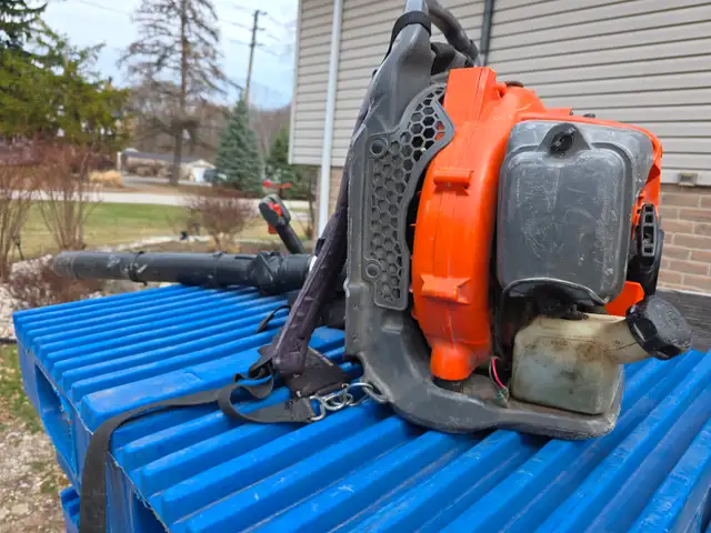 Husqvarna 350BT Backpack Blower 2 Stroke - Photo 2