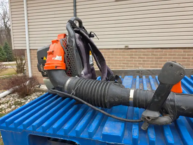Husqvarna 350BT Backpack Blower 2 Stroke - Photo 7