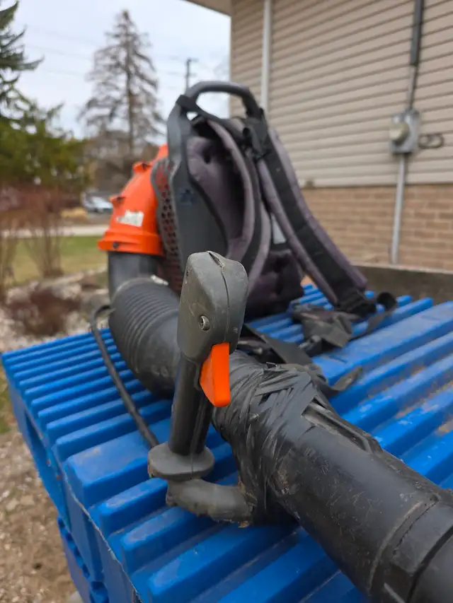 Husqvarna 350BT Backpack Blower 2 Stroke - Photo 8
