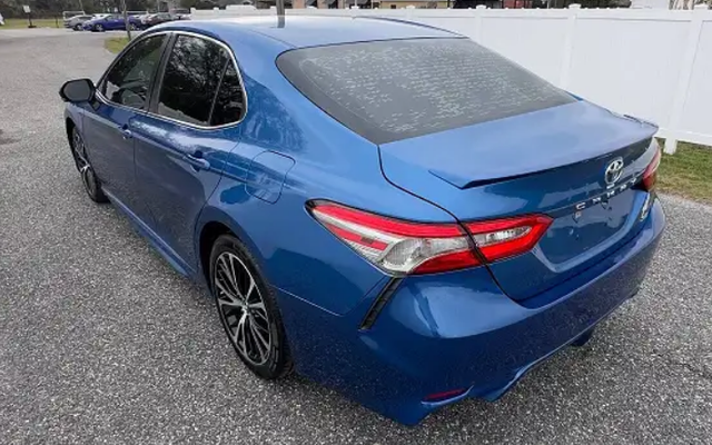 2019 Toyota Camry SE – Zero Accidents, Zero Maitenance Required - Photo 2