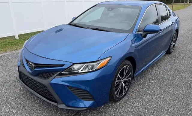 2019 Toyota Camry SE – Zero Accidents, Zero Maitenance Required - Photo 5