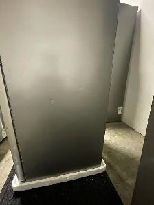 NEW 24" Whirlpool  Counter Depth Bottom Freezer Fridge11.3 Cu.Ft - Photo 8