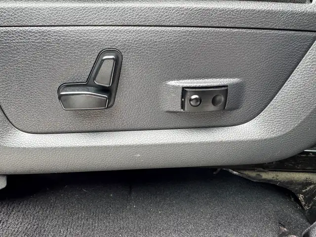 2012 Ram 1500 Sport 192K - 4WD Quad Cab - CLEAN CAR FAX - Photo 11