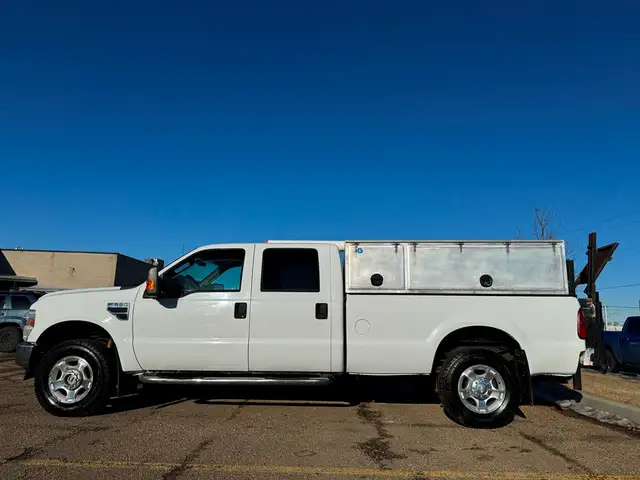 2010 Ford Super Duty F-350 SRW XLT Crew Cab - 8 FT BOX - TOMMY G - Photo 2
