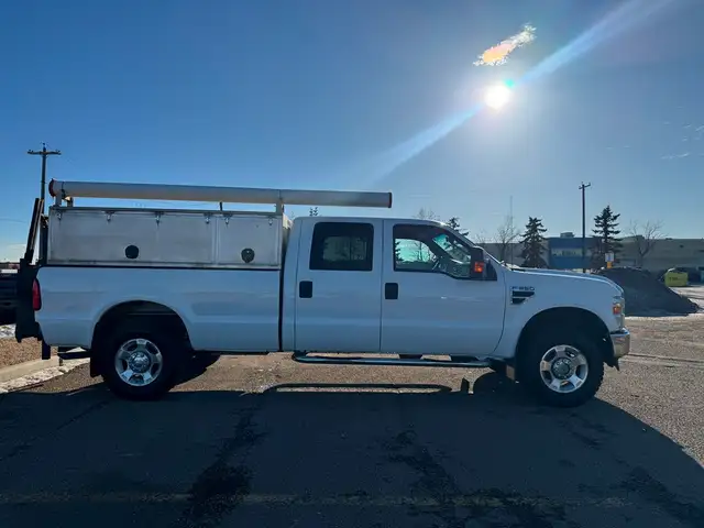 2010 Ford Super Duty F-350 SRW XLT Crew Cab - 8 FT BOX - TOMMY G - Photo 3