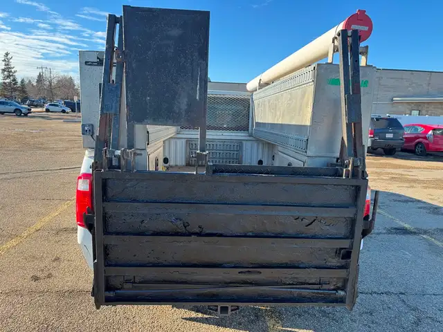 2010 Ford Super Duty F-350 SRW XLT Crew Cab - 8 FT BOX - TOMMY G - Photo 9
