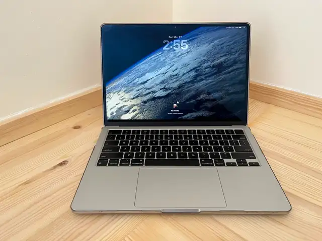 13' Macbook Air M2, 16 GB RAM   1 TB SSD -  Impeccable