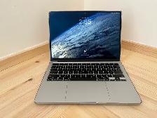 13' Macbook Air M2, 16 GB RAM   1 TB SSD -  Impeccable