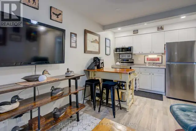 1 bedroom furnished apt.- July 1st - Photo 2