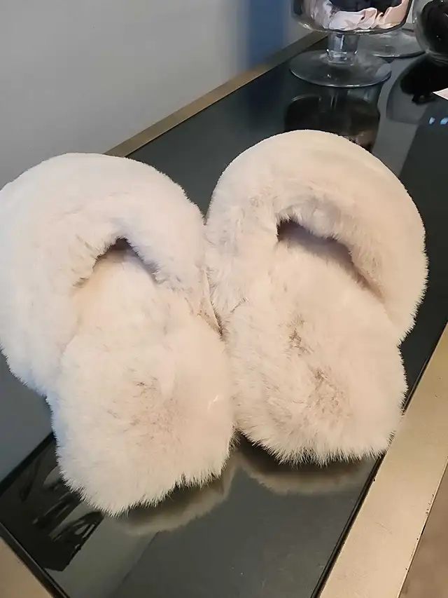 Brand New White Slippers - Photo 2