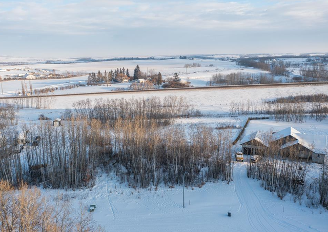 Fully serviced lot 8 in Alix – Ready for your dream home! - Photo 3