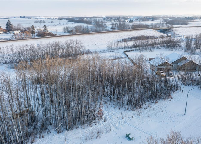 Fully serviced lot 8 in Alix – Ready for your dream home! - Photo 9