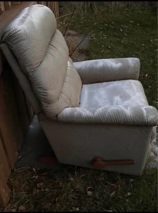 Recliner/Rocker Chair - Photo 2