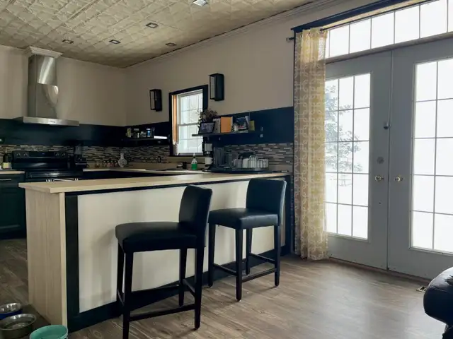 Large Country Home. No neighbours 1acre $850,000 Casselman, ON - Photo 2