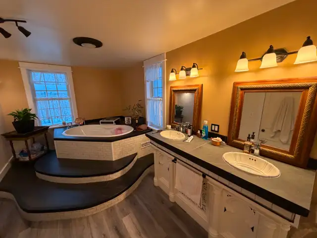 Large Country Home. No neighbours 1acre $850,000 Casselman, ON - Photo 5