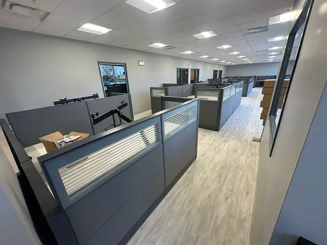 Refreshed Teknion Leverage System – Quad Workstations - Photo 3