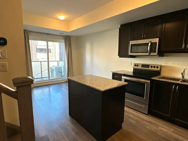 Condo Townhouse for Lease in Scarbororugh, 3 bed, 2.5 Bath - Photo 4