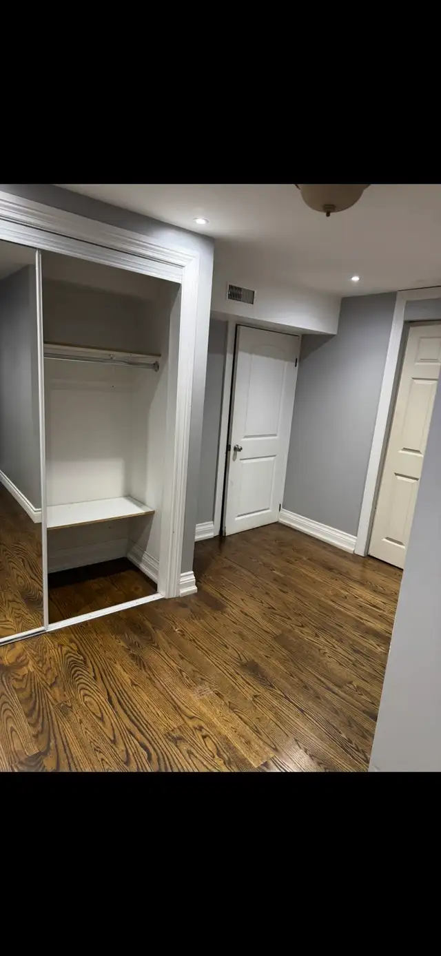 SPACIOUS 2 BEDROOM BASEMENT APARTMENT IN A PRIME LOCATION! - Photo 4