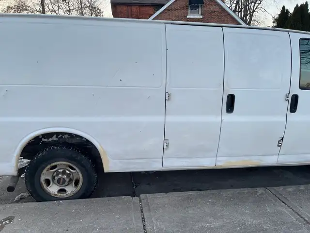 2012 GMC Savana 2500 Cargo - Photo 3