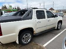 REDUCED- 2009 Chevy Avalanche- 4x4 - 195,000km - Photo 3