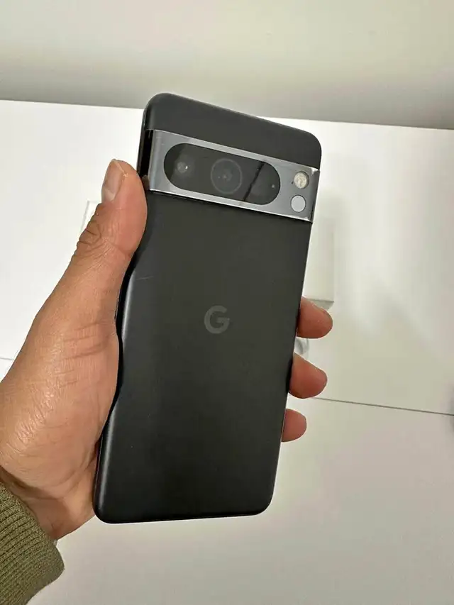 Google Pixel 8 Pro 256GB – AirPods & Adapter Included – Delivery - Photo 5