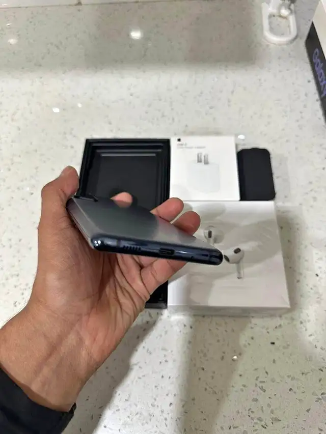 Samsung Galaxy S20 128GB – Bundle Deal – Delivery Included - Photo 3