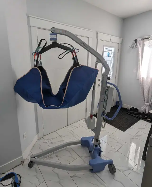 Joerns Hoyer Advance 340 Foldable Portable Electric Patient Lift - Photo 3