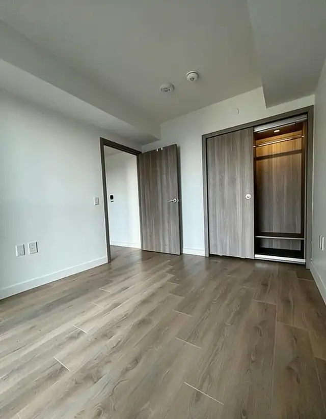 1 1 downtown core furnished condo rental - Photo 5