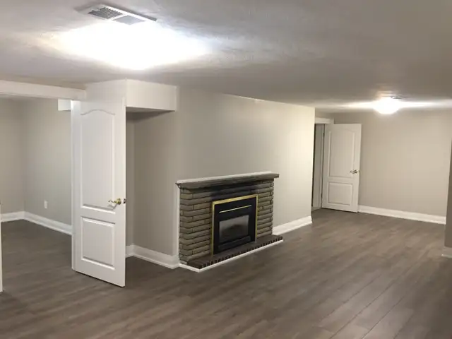 Renovated Large 1 Bedroom Basement Apartment Separate Entrance - Photo 4