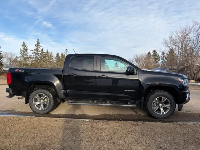 2017 Midnight Edition Chev Colorado