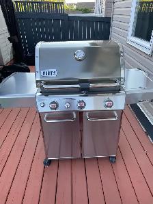 BARBEQUE LIKE A PRO!! Weber Genesis in great shape!