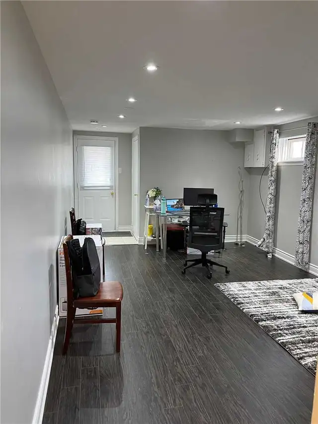 2 bedroom basement near square one mississauga - Photo 3