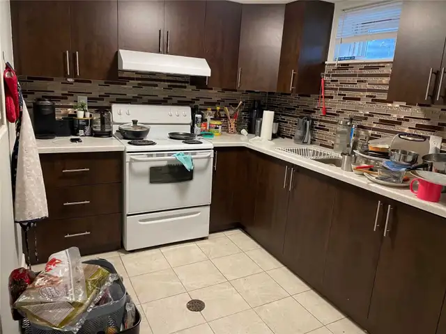 2 bedroom basement near square one mississauga - Photo 4