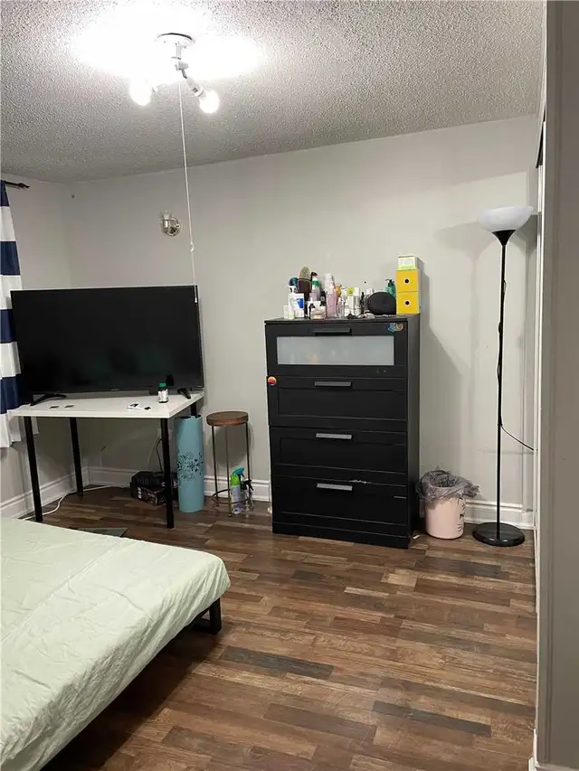 2 bedroom basement near square one mississauga - Photo 8