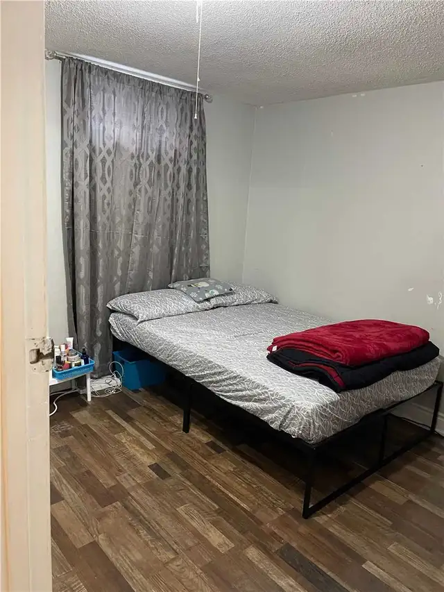 2 bedroom basement near square one mississauga - Photo 9