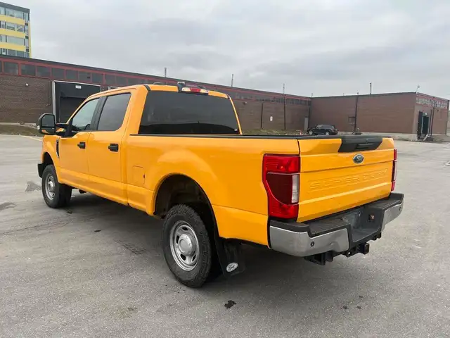 2022 Ford F-250 XLT Crew Cab Short Box 4WD - Photo 4