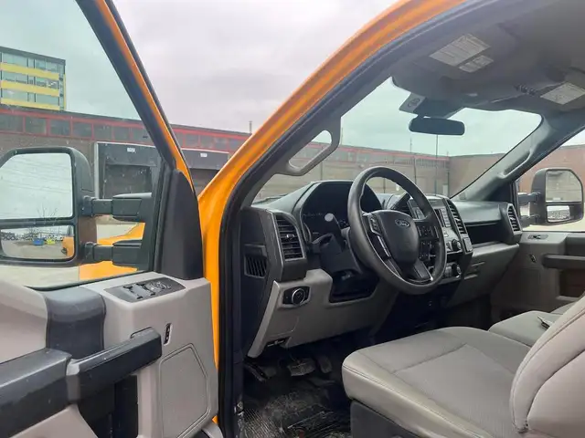 2022 Ford F-250 XLT Crew Cab Short Box 4WD - Photo 6