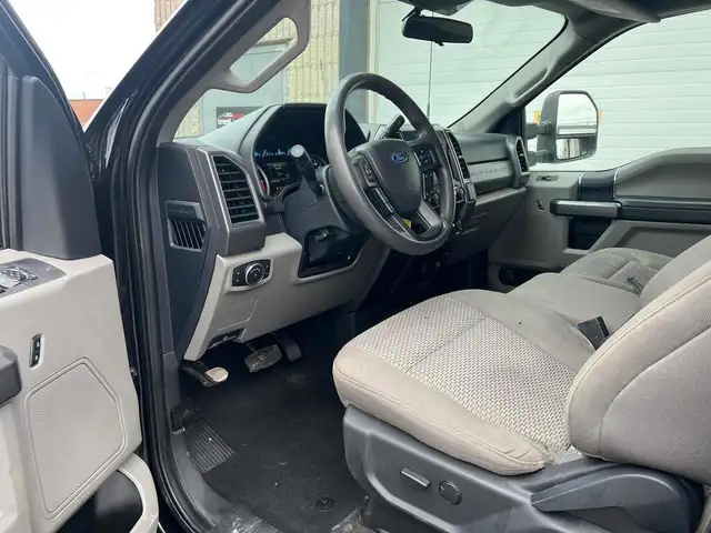 2022 Ford F-250 XLT Crew Cab Short Box 4WD - Photo 4